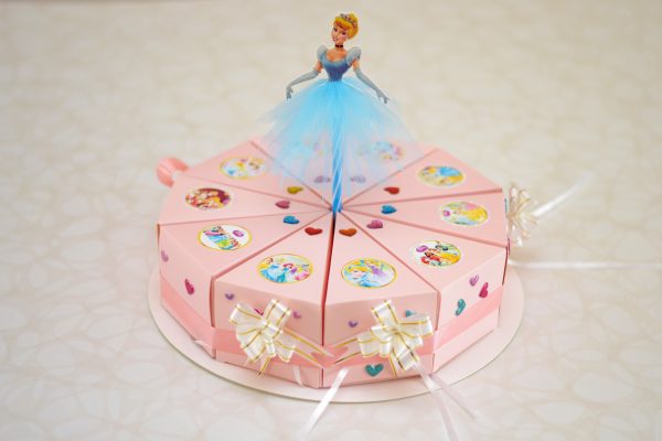 Картонена торта за детски рожден ден за момиче