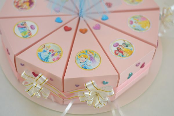 Картонена торта за детски рожден ден за момиче
