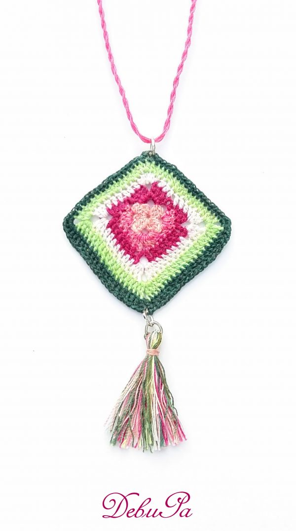 Плетен медальон "Пролетно настроение"