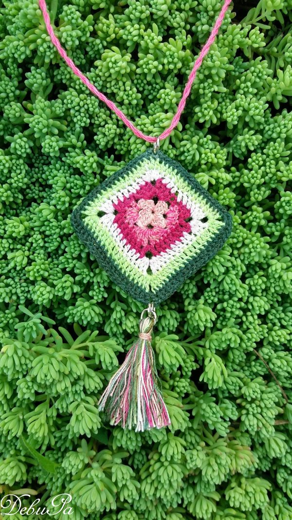 Плетен медальон "Пролетно настроение"