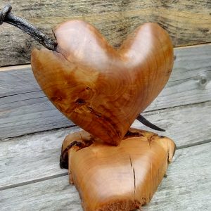 Разбито дървено сърце