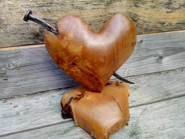 Разбито дървено сърце