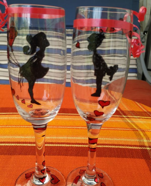 Стъклени чаши с рисунка.