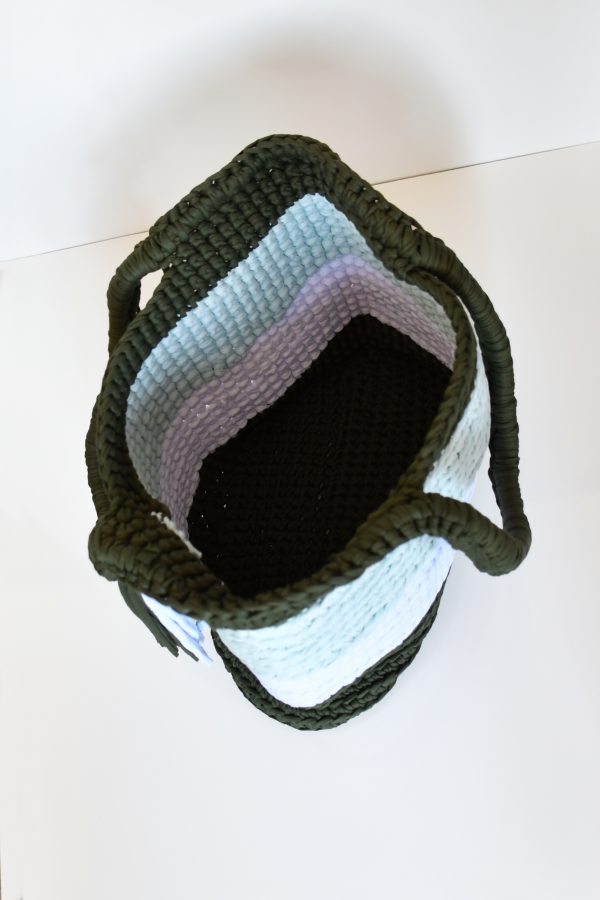 Стилна плетена чанта на една кука