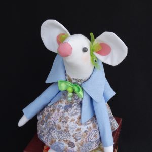 Емма - текстилна кукла, бяла мишка