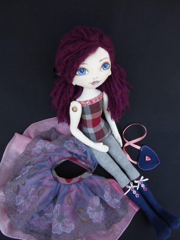 Виола - текстилна кукла