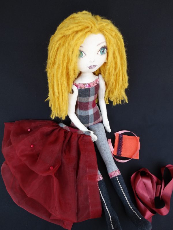 Дейзи - текстилна кукла