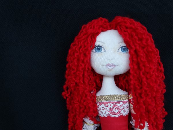Елвира - текстилна кукла