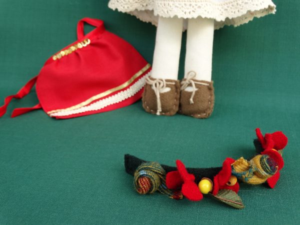 Яна - текстилна кукла с народна носия