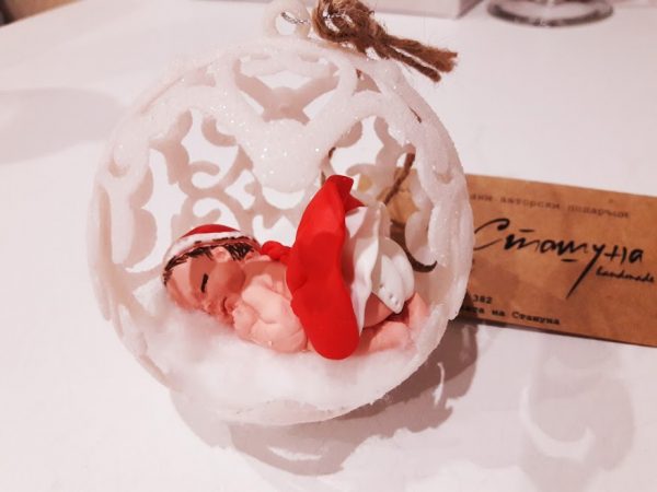 Коледни топки за елха с декорация от полимерна глина - бебе