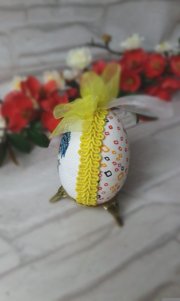 Бродирано Великденско яйце