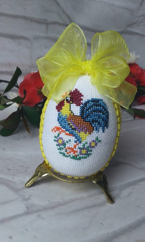 Бродирано Великденско яйце