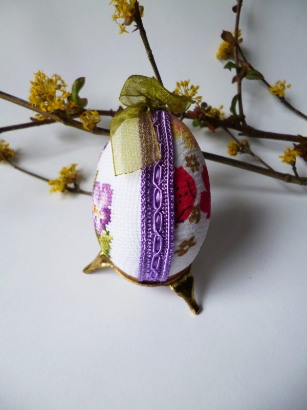 Великденско яйце с бродерия