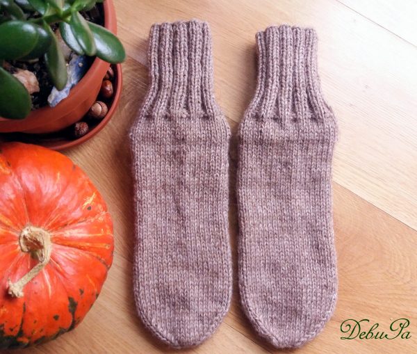 Мъжки плетени чорапи ,,Мека топлина в бежово"