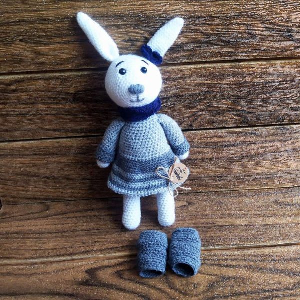Плетена играчка "Зайче"- момиче