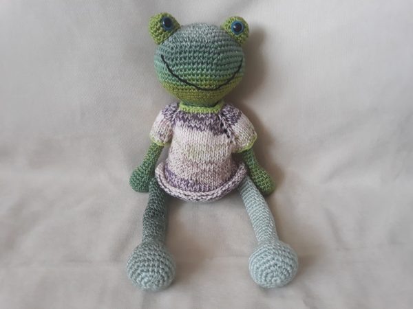 Ръчно плетени играчки жабчета