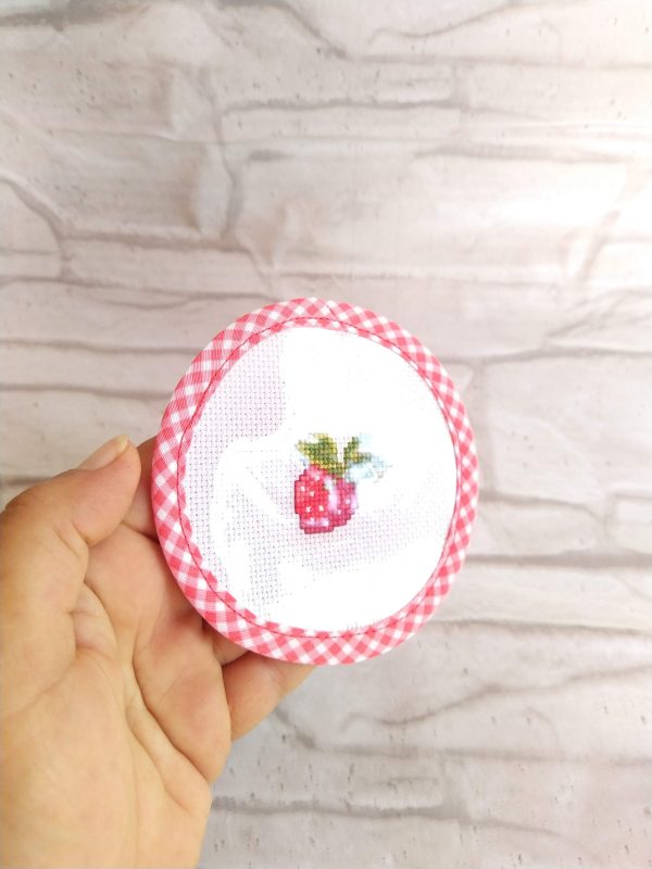 Подложка за чаша с ягода