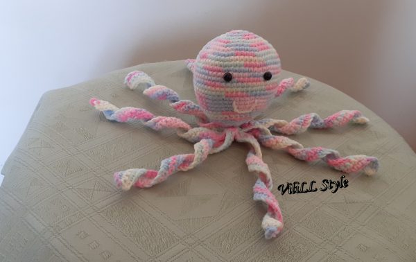 Декоративна играчка- октоподчето Пъстроцветко