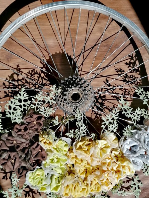 Декоративно цветно колело