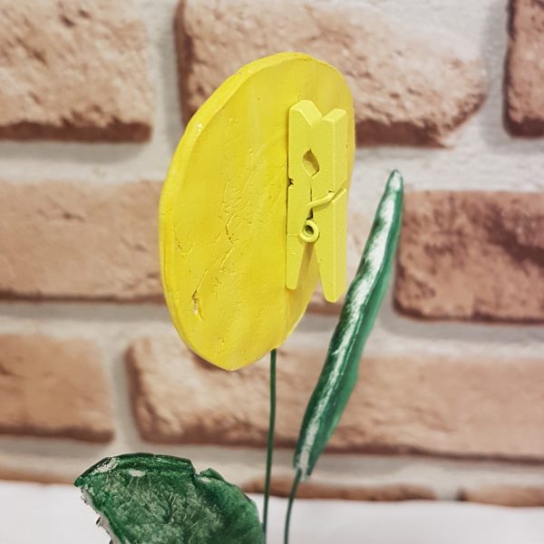 Керамично цвете с щипка 021