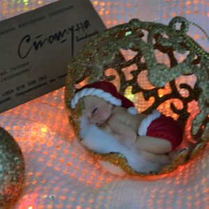 Коледни топки за елха с декорация от полимерна глина – бебе