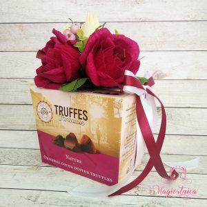 Аранжирана кутия Truffles със 7 рози от хартия
