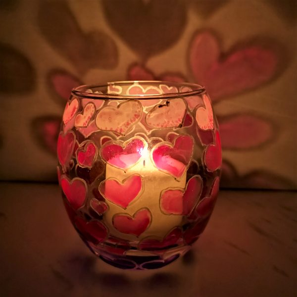 Ръчно рисуван свещник за романтична вечер