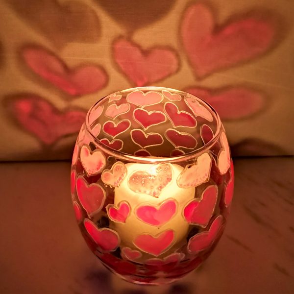 Ръчно рисуван свещник за романтична вечер