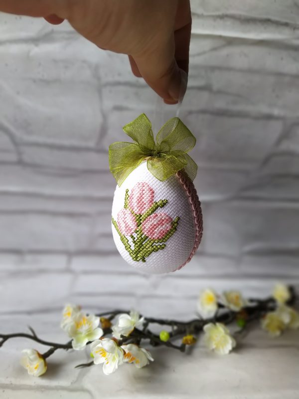Великденско яйце с лалета