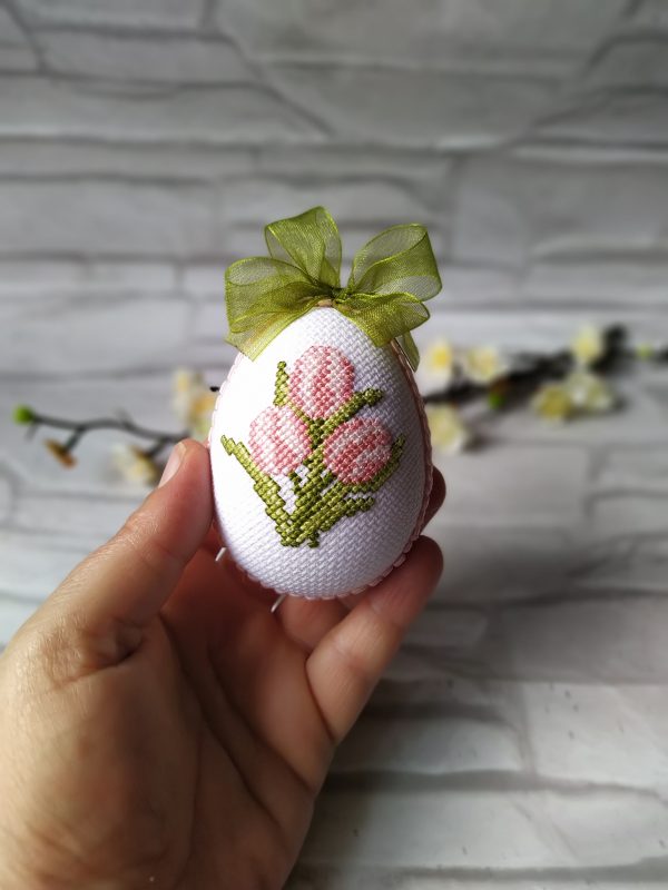 Великденско яйце с лалета