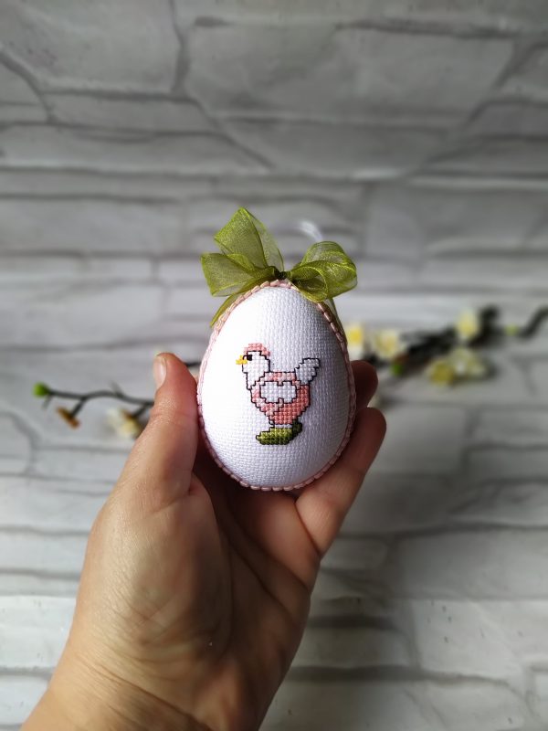 Великденско яйце с кокошка