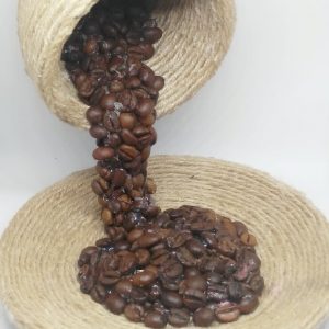 Летяща чаша с декорация от кафе