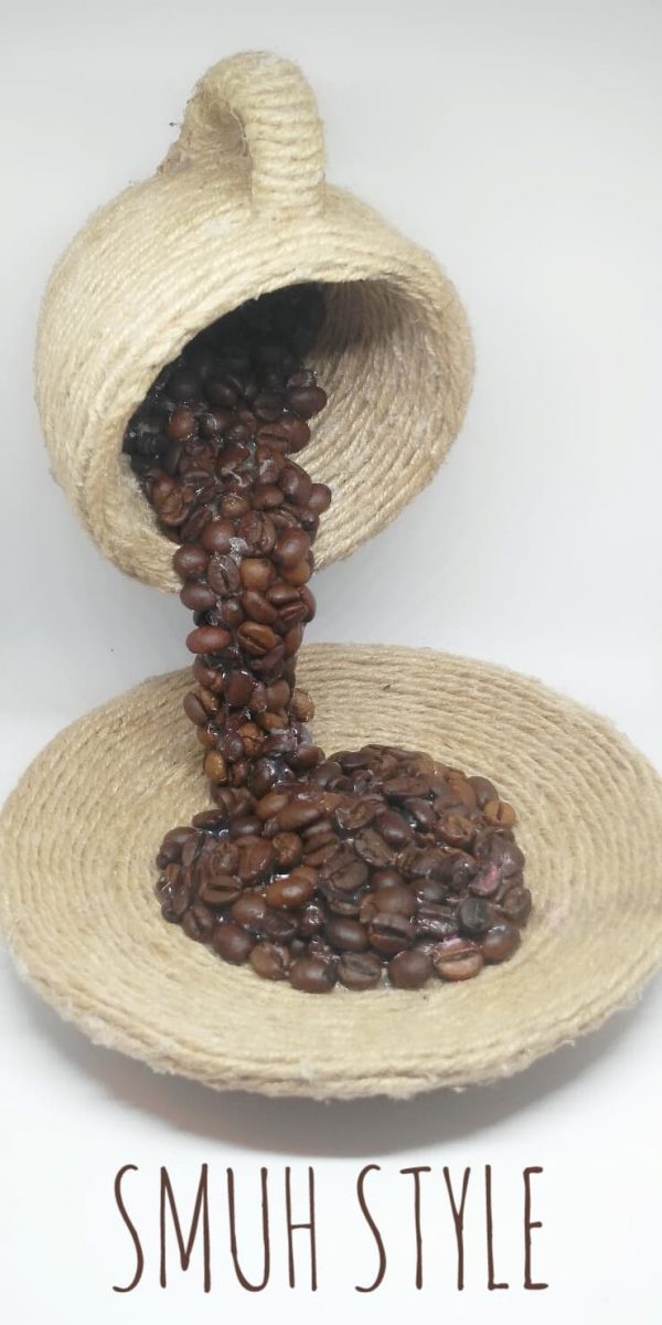 Летяща чаша с декорация от кафе