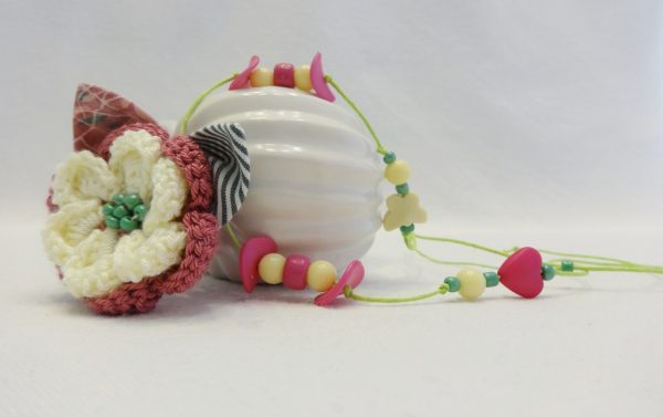Сет от диадема и ластик за коса с 3D цветя "Малинов шепот"