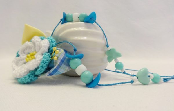 Детско колие "Морски полъх" с копринено 3D цвете в синьо и бяло