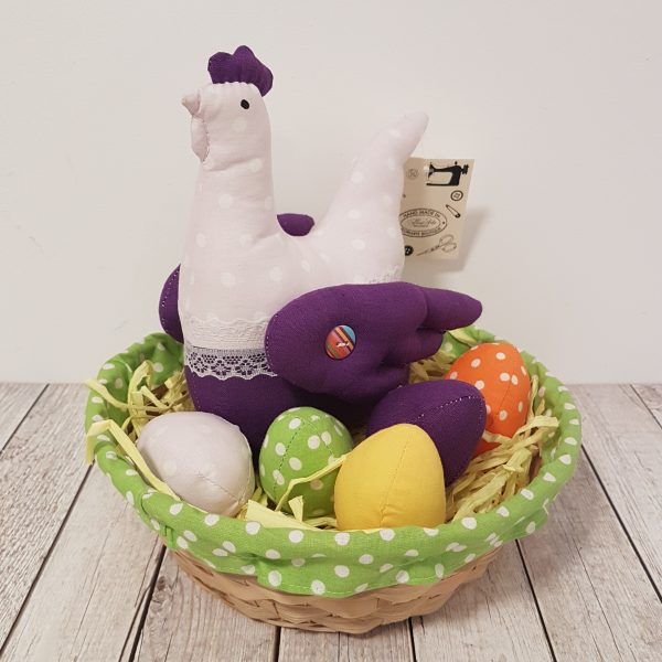 Великденска декорация "Кокошка с яйца в панер"