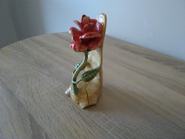Роза. Авторска дърворезба.