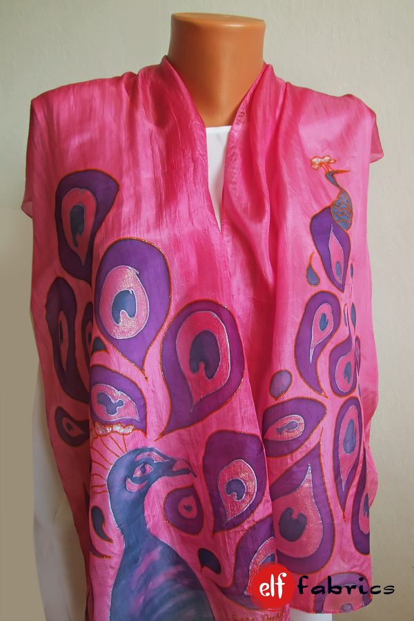 Розов копринен шал "Паун", подарък за учителката - наличен