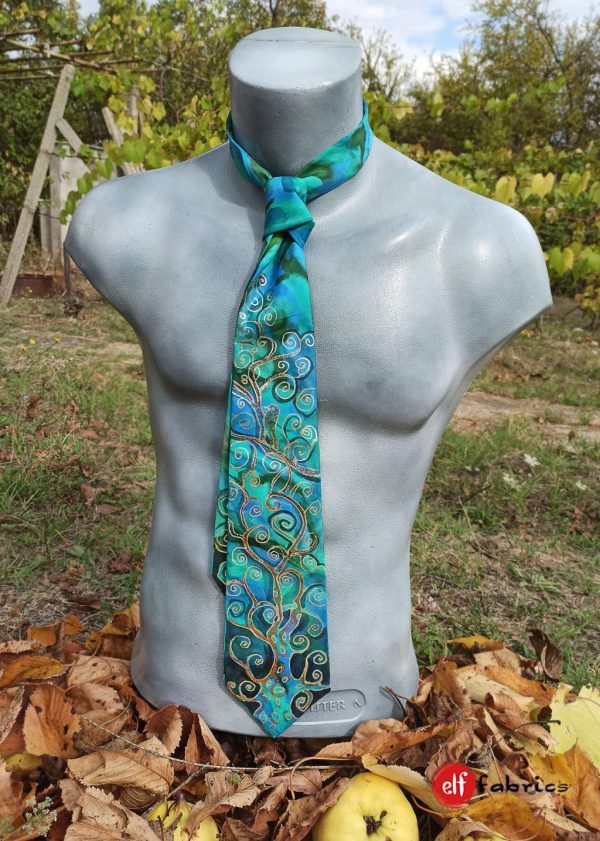 Рисувна вратовръзка "Дървото на живота", подарък за адвокат- налична