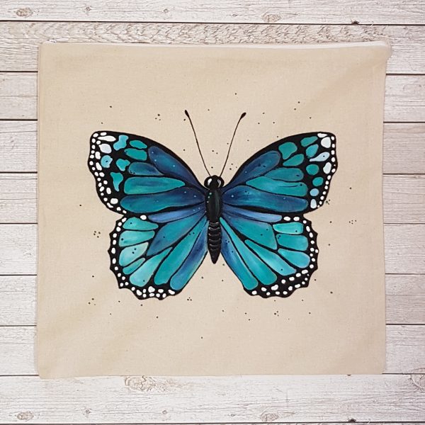 Рисувана декоративна калъфка "Синя пеперуда"