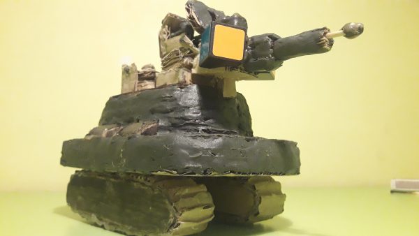 Декоративен картонен танк