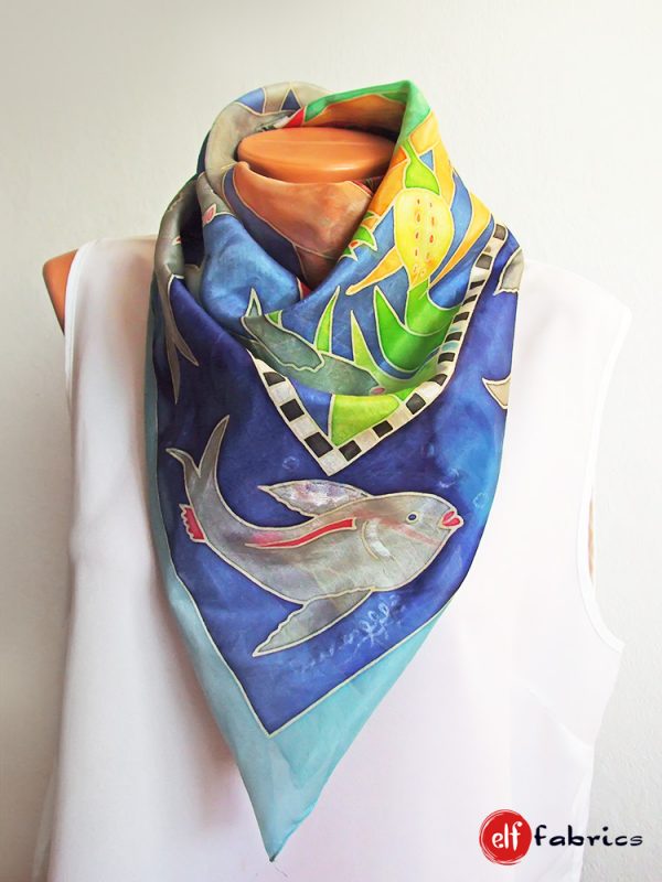 Копринен шал с делфини, подарък за класната - наличен