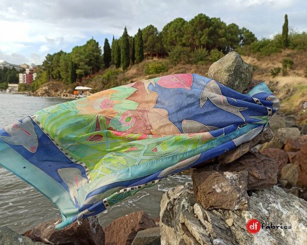 Копринен шал с делфини, подарък за класната - наличен