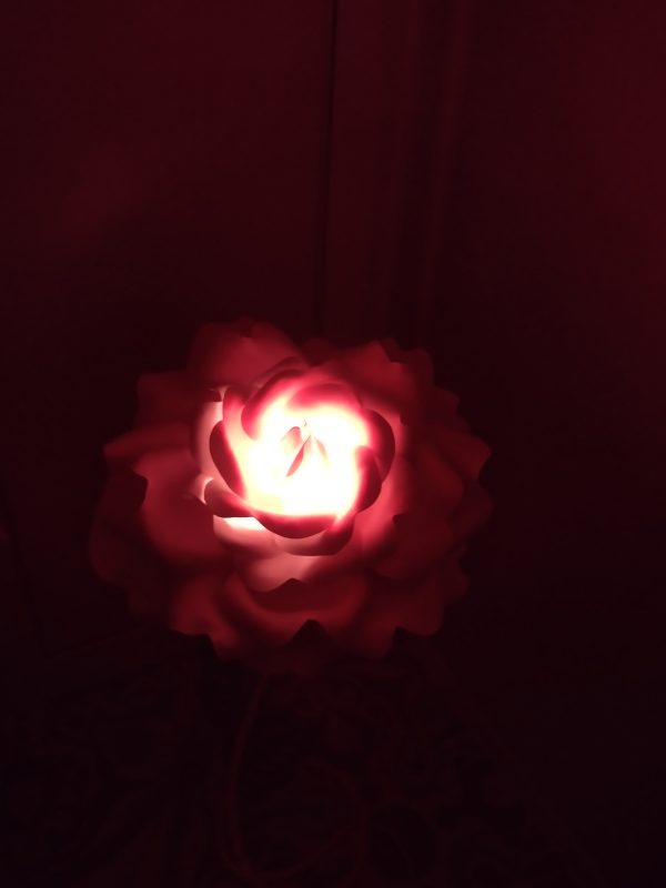 Голяма роза лампа  в бяло и розово