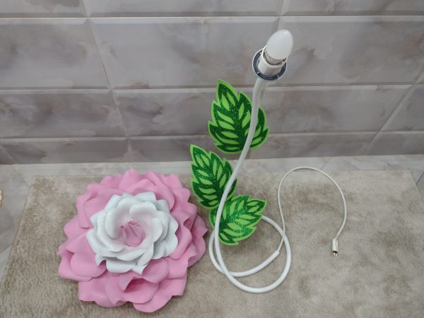 Голяма роза лампа  в бяло и розово