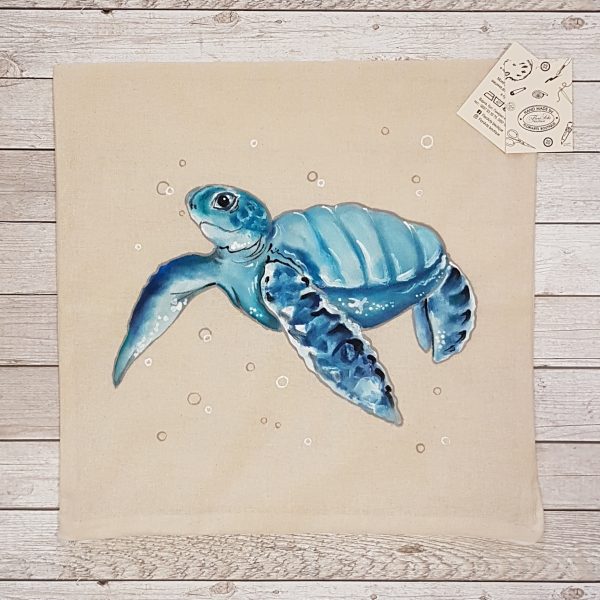 Рисувана декоративна калъфка "Водна костенурка"