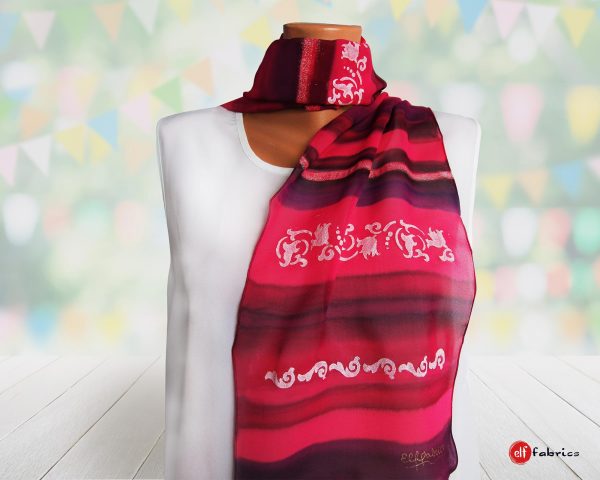 Модерен народен шал в червено, подарък за учителката - наличен