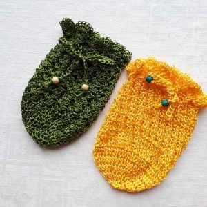 Ръчно плетени копринени аксесоари - торбички за подарък