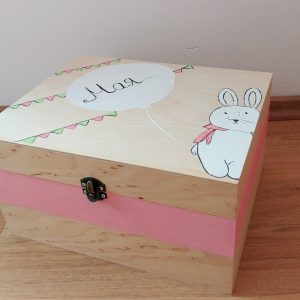 Дървена кутия за бебешки спомени