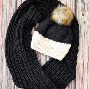 Ръчно плетен дамски черен шал и зимна шапка с помпон „Ясмина“